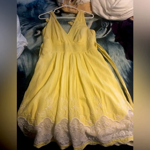 Yellow dress - Picture 1 of 1